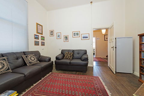Edinburgh Gallery Bed & Breakfast - Accommodation in Surfers Paradise 3