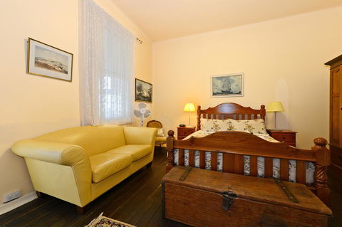 Edinburgh Gallery Bed & Breakfast - Accommodation in Surfers Paradise 31