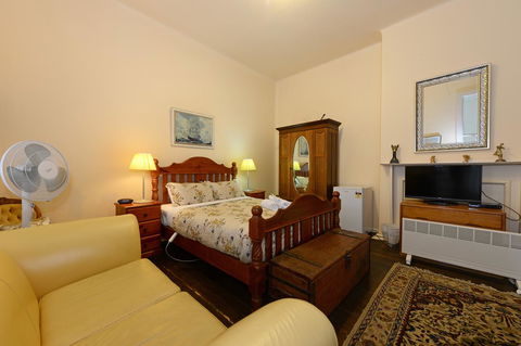 Edinburgh Gallery Bed & Breakfast - Accommodation in Surfers Paradise 41