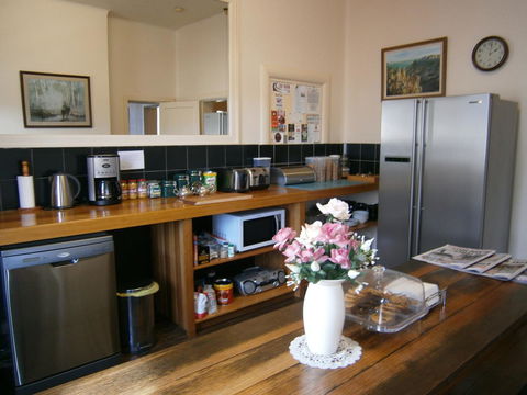 Edinburgh Gallery Bed & Breakfast - Accommodation in Surfers Paradise 5