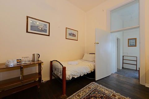 Edinburgh Gallery Bed & Breakfast - Accommodation in Surfers Paradise 40