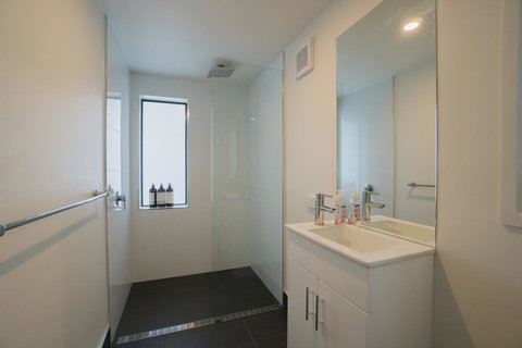 Amazing Sea Views Luxury Guest House - Accommodation in Surfers Paradise 11