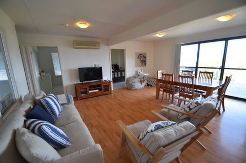 Waders - Accommodation in Surfers Paradise 1