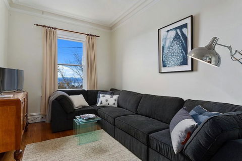 WEST NEST | Classic 3BR Hobart Terrace BEST Location, View, Close To City - Accommodation in Surfers Paradise 3