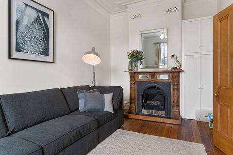 WEST NEST | Classic 3BR Hobart Terrace BEST Location, View, Close To City - Accommodation in Surfers Paradise 13