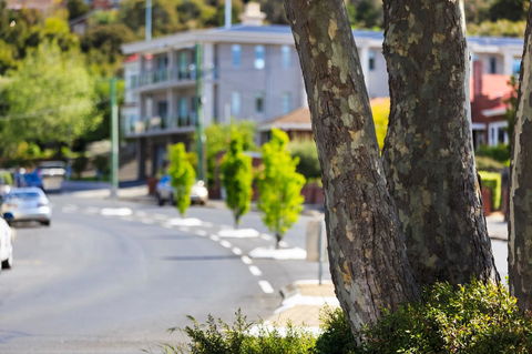WEST NEST | Classic 3BR Hobart Terrace BEST Location, View, Close To City - Accommodation in Surfers Paradise 20
