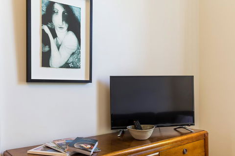 WEST NEST | Classic 3BR Hobart Terrace BEST Location, View, Close To City - Accommodation in Surfers Paradise 23