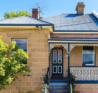 WEST NEST  Classic 3BR Hobart Terrace BEST Location View Close to City - Accommodation in Surfers Paradise