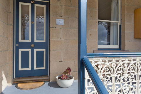 WEST NEST | Classic 3BR Hobart Terrace BEST Location, View, Close To City - Accommodation in Surfers Paradise 26