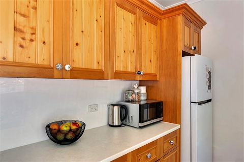 WEST NEST | Classic 3BR Hobart Terrace BEST Location, View, Close To City - Accommodation in Surfers Paradise 6