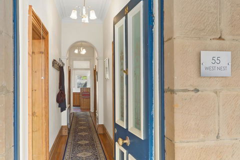 WEST NEST | Classic 3BR Hobart Terrace BEST Location, View, Close To City - Accommodation in Surfers Paradise 25