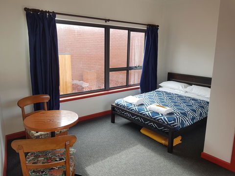 Little Nee's - Accommodation in Surfers Paradise 9