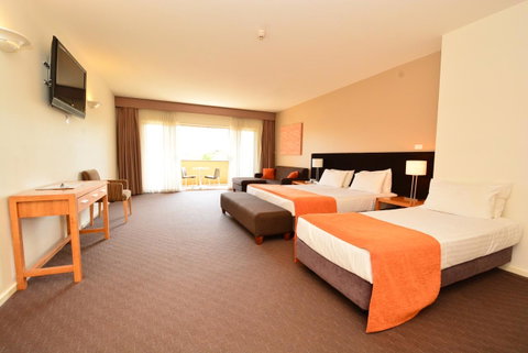 Mornington Hotel - Accommodation in Surfers Paradise 2