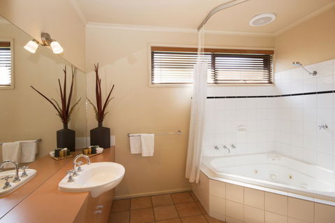 Lorne Surf Apartments - Accommodation in Surfers Paradise 32