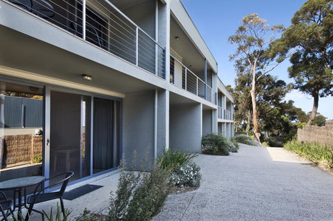 Lorne Surf Apartments - Accommodation in Surfers Paradise 0