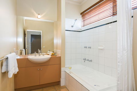 Lorne Surf Apartments - Accommodation in Surfers Paradise 25