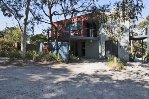 Lorne Surf Apartments - Accommodation in Surfers Paradise 8