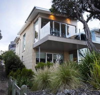 Battery Cove Beach Front Apartment - Accommodation in Surfers Paradise