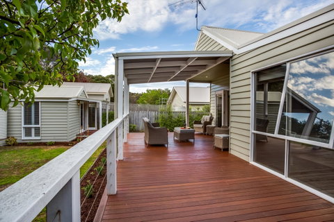 Cute Cottage On Cain - Beach At End Of Street - Accommodation in Surfers Paradise 8