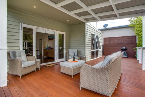 Cute Cottage On Cain - Beach At End Of Street - Accommodation in Surfers Paradise 6