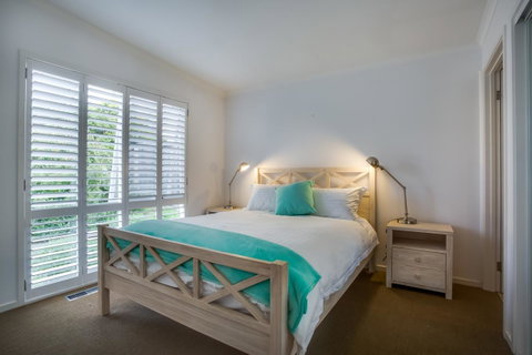 Cute Cottage On Cain - Beach At End Of Street - Accommodation in Surfers Paradise 13