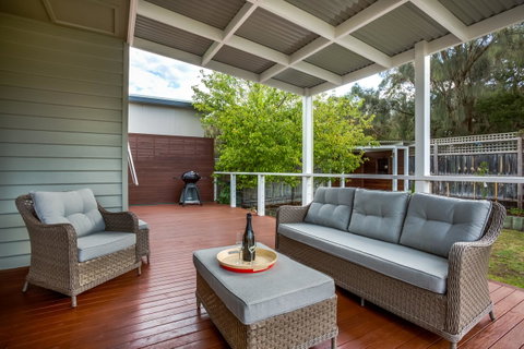 Cute Cottage On Cain - Beach At End Of Street - Accommodation in Surfers Paradise 7