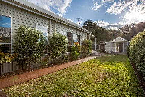 Cute Cottage On Cain - Beach At End Of Street - Accommodation in Surfers Paradise 9