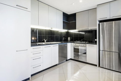 ULTIQA Little Collins (located At The Hero Apartment Building) - Accommodation in Surfers Paradise 3