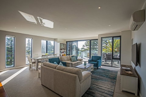 C-Scape Esplanade Cowes - Accommodation in Surfers Paradise 0