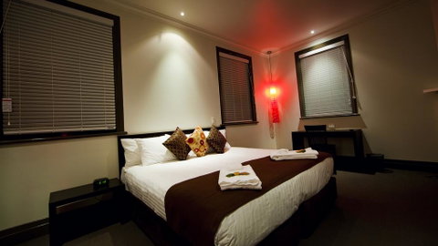The Burwood Inn - Accommodation in Surfers Paradise 1