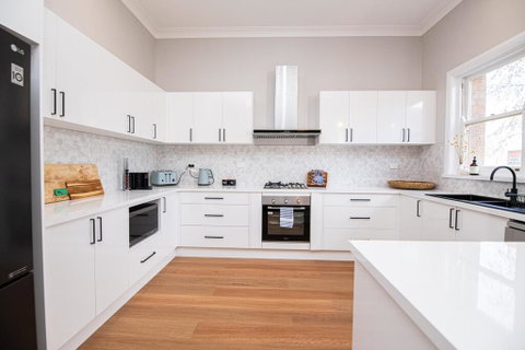 The Byng House Grand And Central, Entertain 12 - Accommodation in Surfers Paradise 1