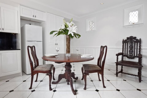 The Castle On Tamborine - Accommodation in Surfers Paradise 2