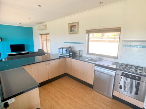 The Daydawn Dairy - Perched High, Simple Living & What A View! - Accommodation in Surfers Paradise 2
