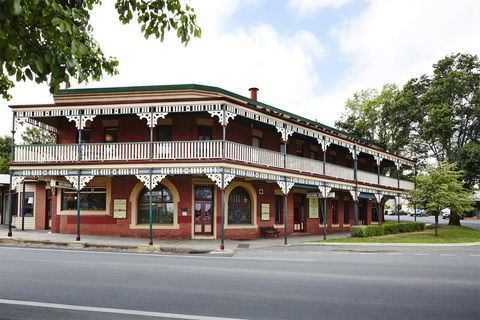 The Daylesford Hotel - Accommodation in Surfers Paradise 1