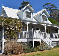 The Doll's House - Charming 2 bedroom cottage just a short walk from the village - Accommodation in Surfers Paradise