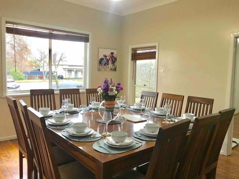 The Entertainer - Downtown Orange, Sleeps 11 - Accommodation in Surfers Paradise 0