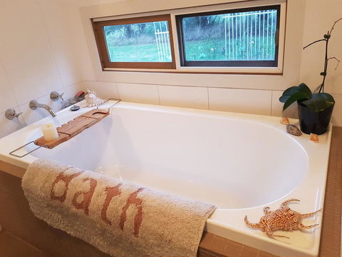 The Gurdies Room With Amazing Sunset Views - Accommodation in Surfers Paradise 2