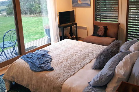 The Gurdies Room With Amazing Sunset Views - Accommodation in Surfers Paradise 0