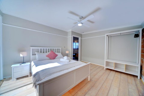 The Hillside Cottage - Accommodation in Surfers Paradise 2