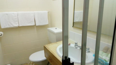 The Islands Inn Motel - Accommodation in Surfers Paradise 2