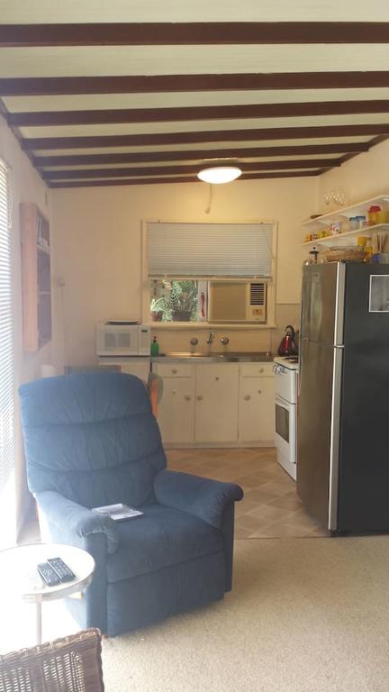 The Jetty Cabin Lakeside - Accommodation in Surfers Paradise 3