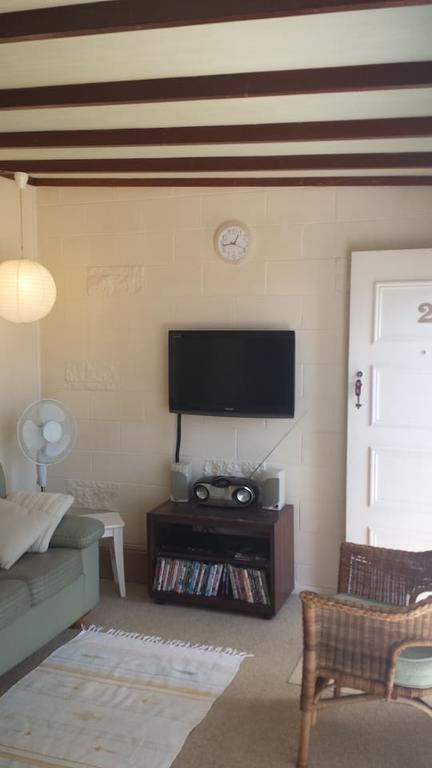 The Jetty Cabin Lakeside - Accommodation in Surfers Paradise 2