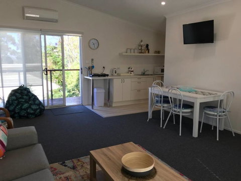 The Lake Guesthouse - Accommodation in Surfers Paradise 2