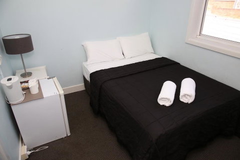 The Lakes Hotel - Accommodation in Surfers Paradise 2