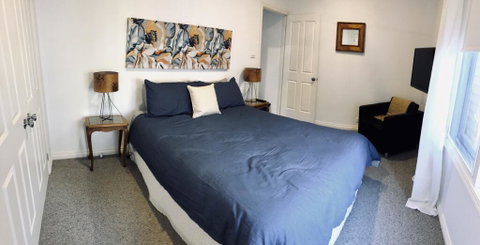 The Light And Bright Yellow Beach House - Accommodation in Surfers Paradise 0