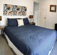 The Light and Bright Yellow Beach House - Accommodation in Surfers Paradise