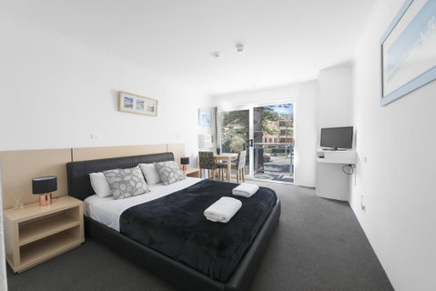 The Manly Hotel Est. 1964 - Accommodation in Surfers Paradise 0