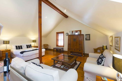 The Mews Studio - Accommodation in Surfers Paradise 2