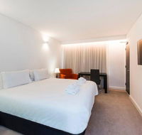 The Nest - Spacious Studio on Newcastle St with Roof Terrace - Accommodation in Surfers Paradise