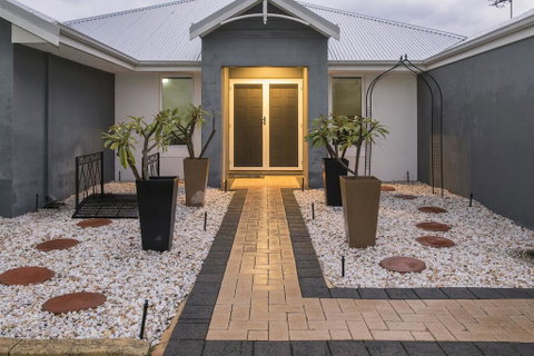 The Oaks - Accommodation in Surfers Paradise 1